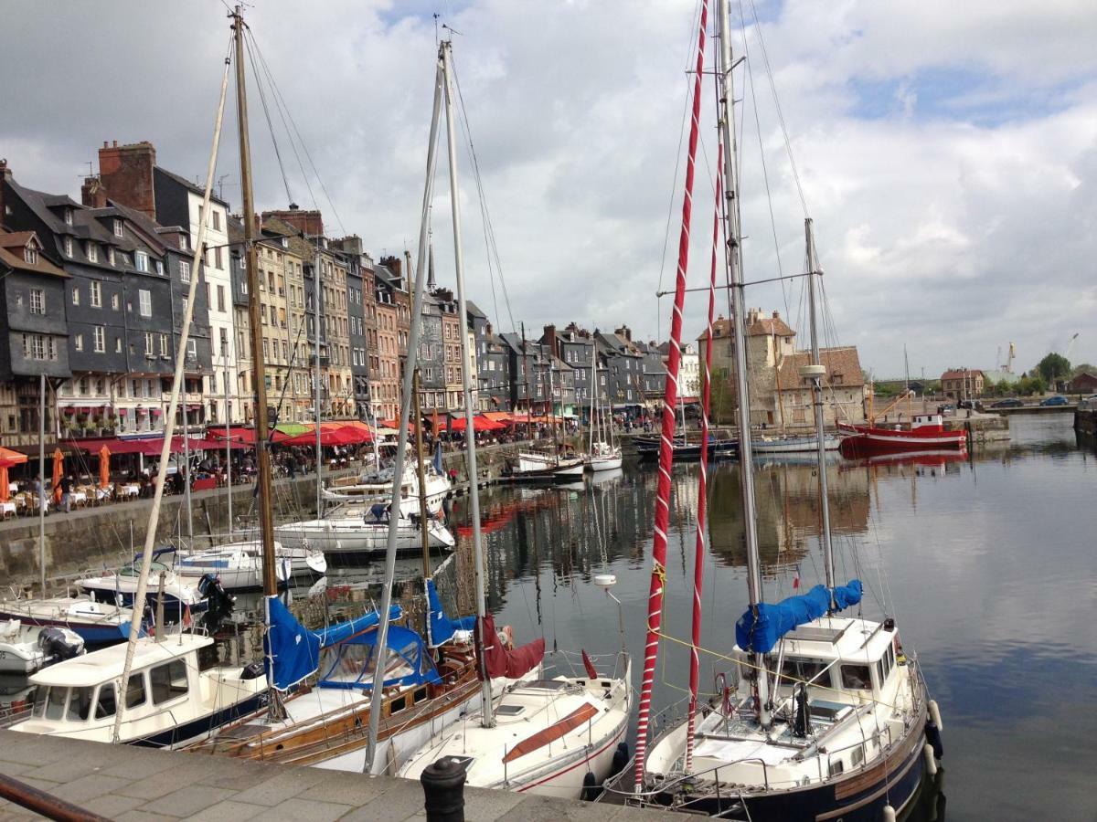 Apartamento Un Petit Nid A Honfleur Exterior foto